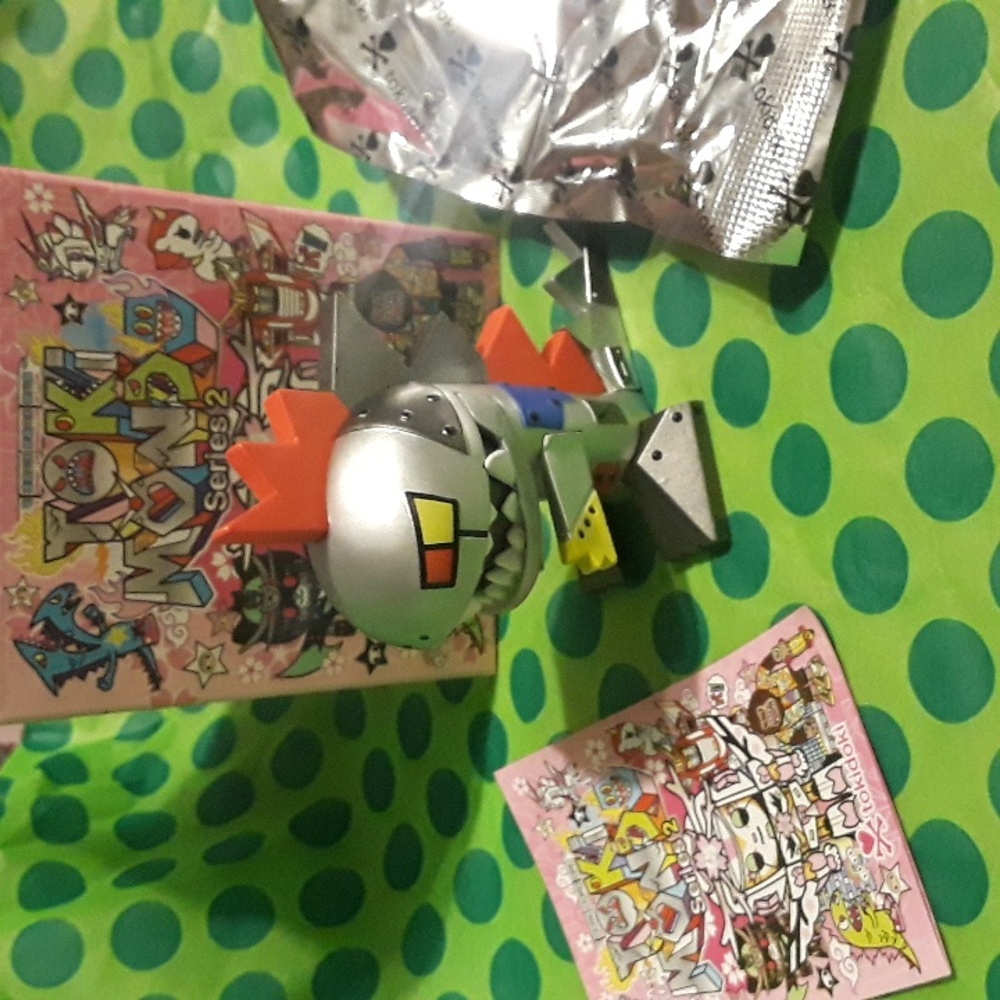 Tokidoki Toki Mondo series 2 collectible art figure Mekatitan
